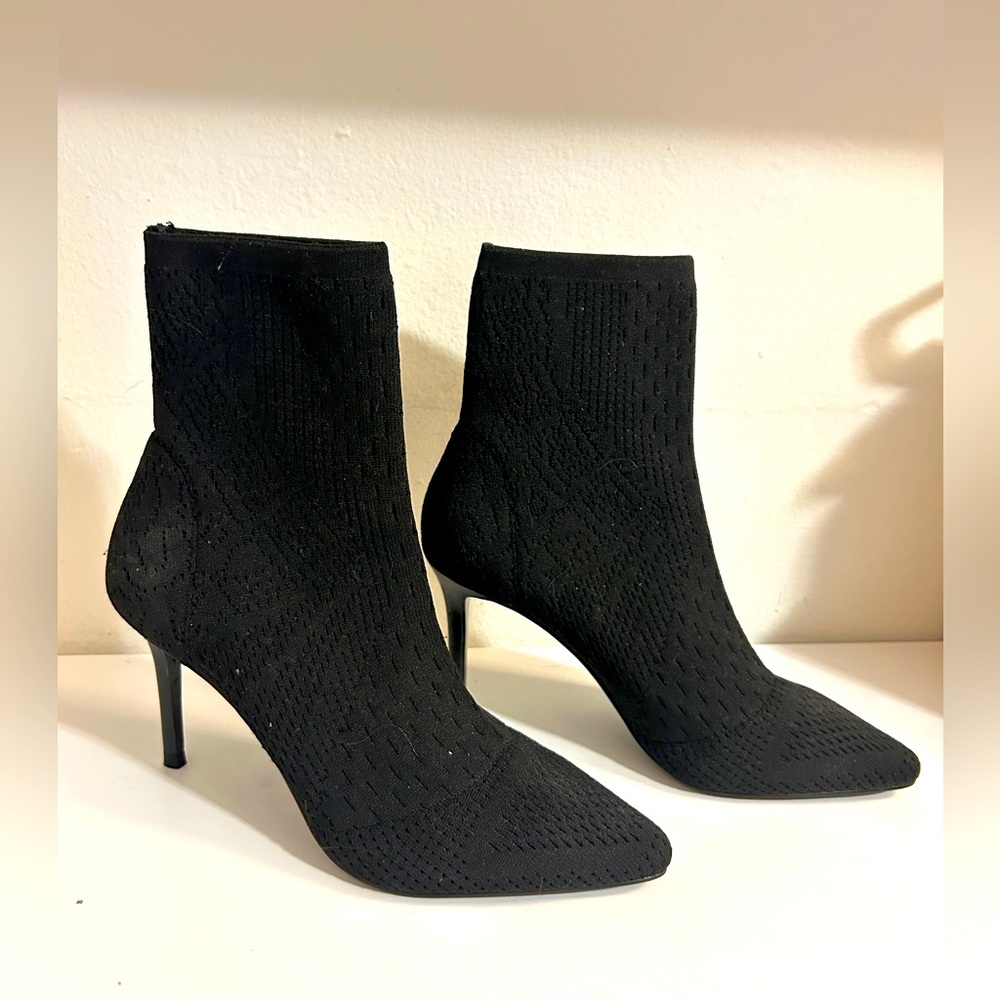 NEVER WORN Charles By Charles David ‘Venus’ Stretch Knit Boot/Bootie Size 8